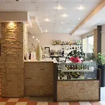 Plaza Ξενοδοχείο 4*