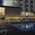 Ξενοδοχείο Plaza 4*