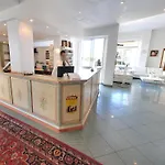 Plaza Ξενοδοχείο 4*