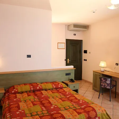 Plaza Hotel 4*