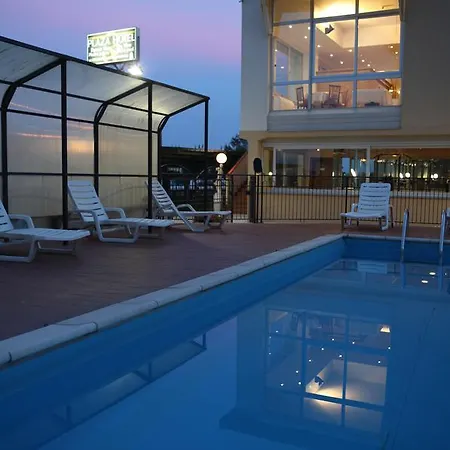 Plaza 4*