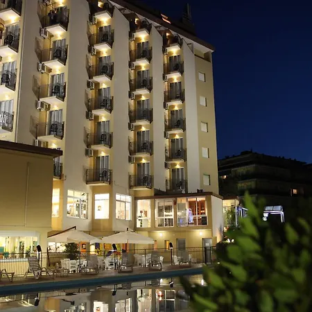 Plaza Hotel 4*