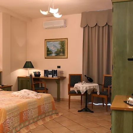 Plaza Hotel 4*