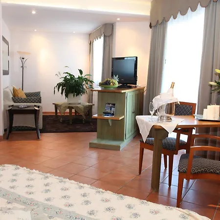 Отель Plaza 4*