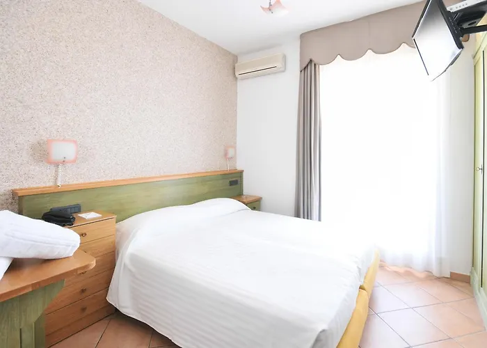 Plaza فندق ليدو ديلي ايستينسي