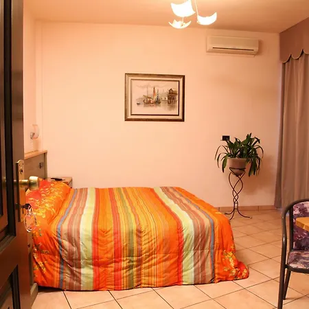 Plaza Llido Degli Estensi