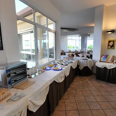 Plaza Llido Degli Estensi