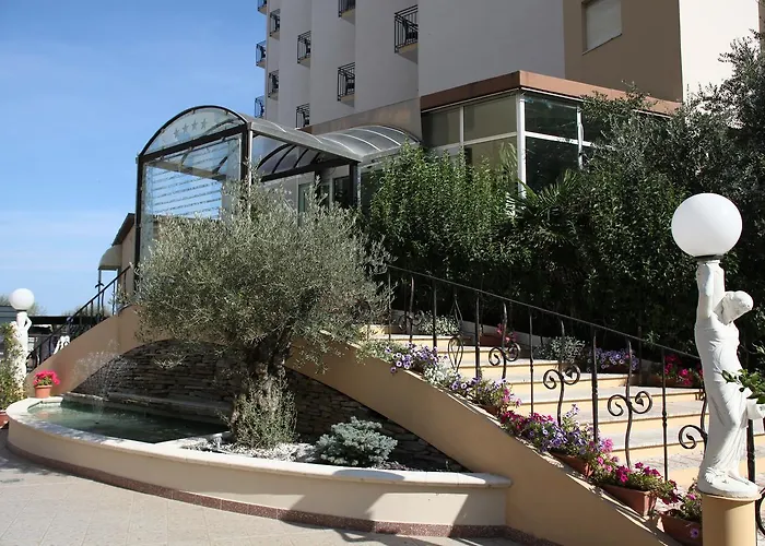 Plaza Ξενοδοχείο 4*