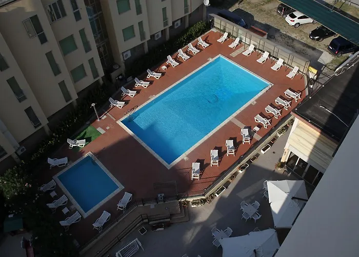 Plaza Ξενοδοχείο 4*