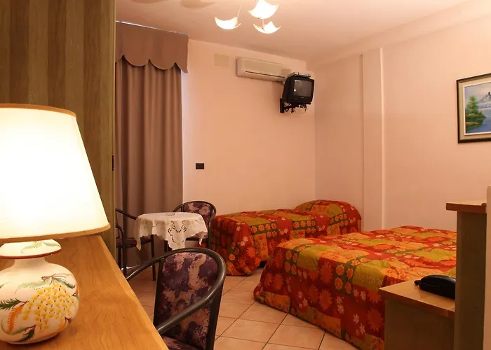 Plaza Llido Degli Estensi