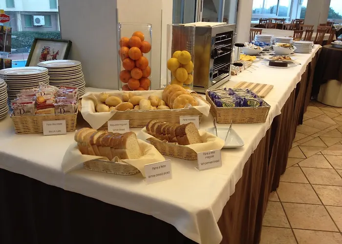 Plaza Ξενοδοχείο Llido Degli Estensi